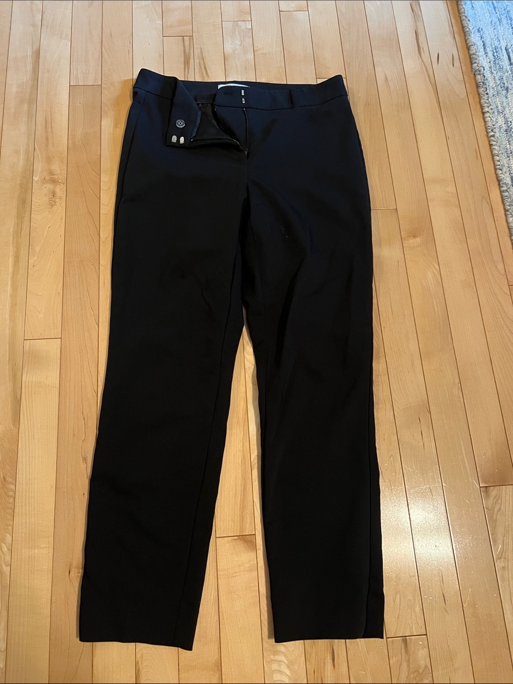White House Black Market Size 6 Black Dress Pants - Classic Tailored Fit